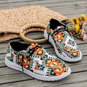 Women’s Aztec Pattern Lace-Up Sneakers - Multi-Color